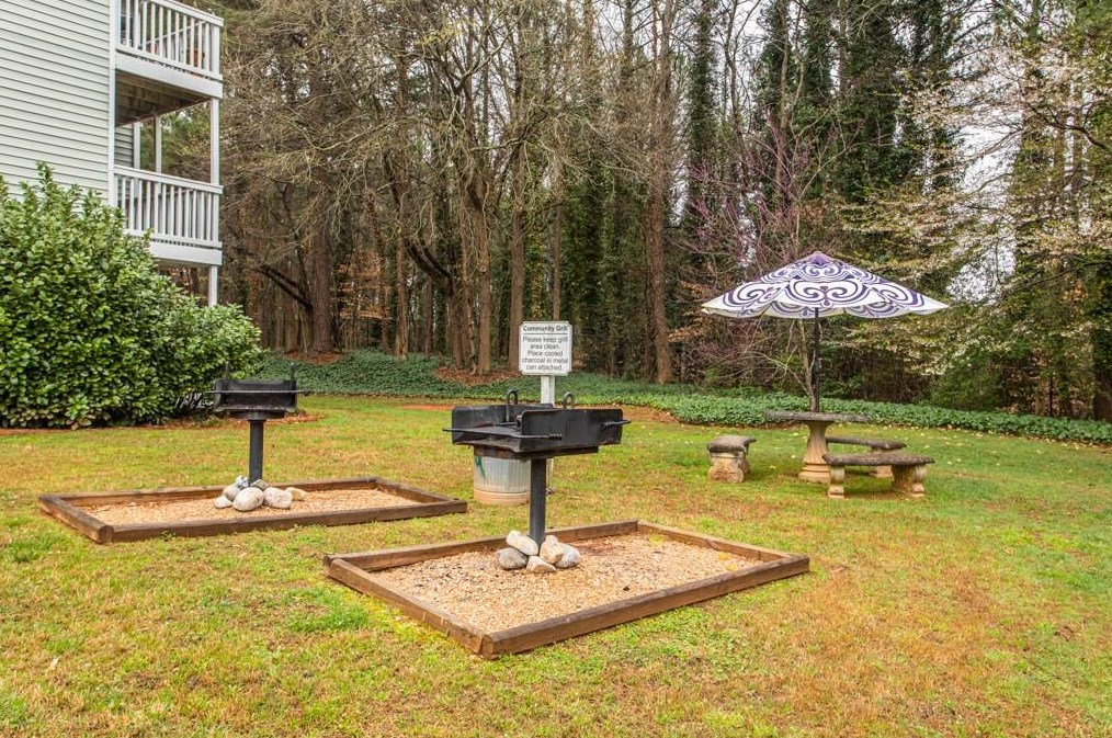 2076 Brian Way, Decatur GA  30033-3830 exterior