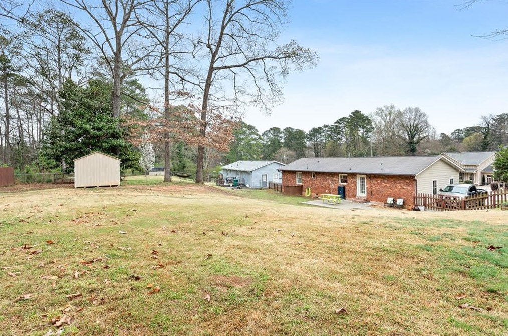 2035 Dundee Dr, Smyrna GA 30080-2511 exterior