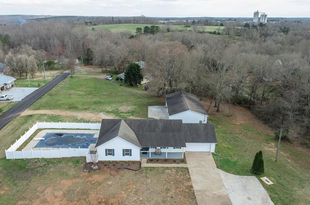 132 Ridgeway Ter, Maysville, GA 30558-5926