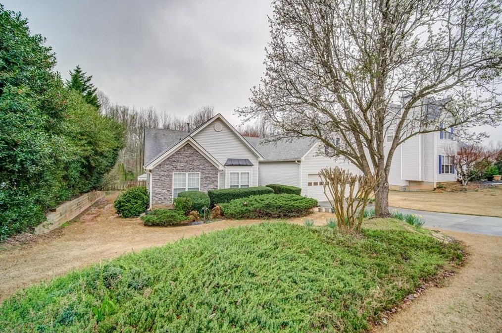 6178 Devonshire Dr, Flowery Branch, GA 30542-5437