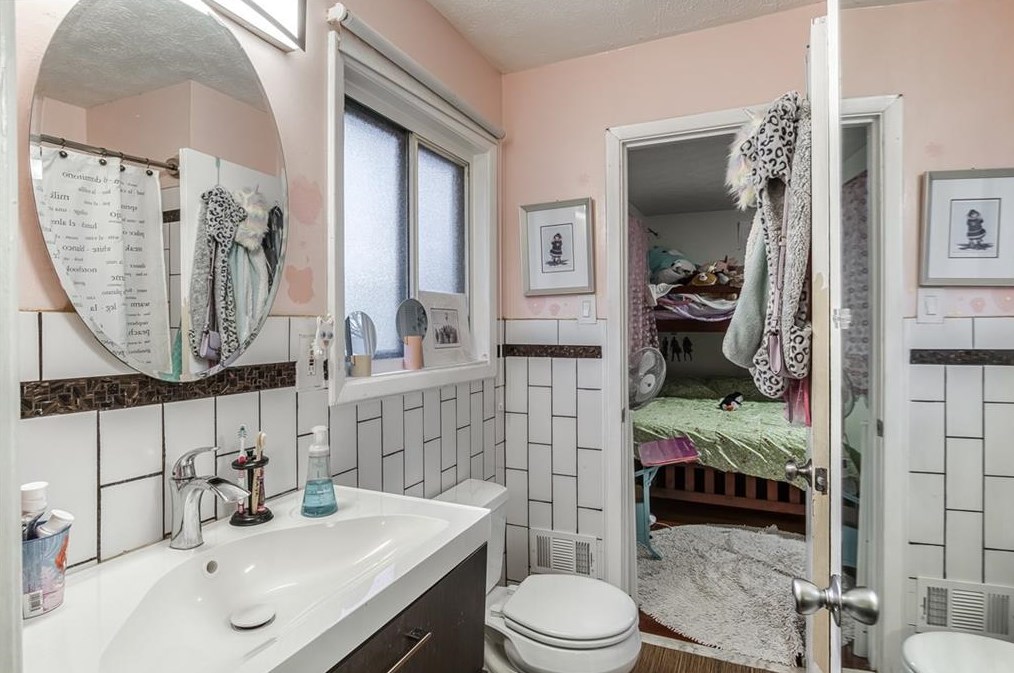 1643 Spruce Valley Dr, Decatur GA  30033-2503 exterior