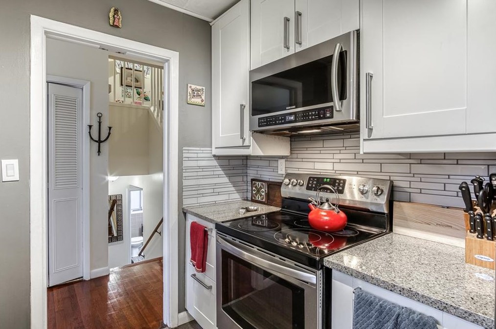 1643 Spruce Valley Dr, Decatur GA  30033-2503 exterior