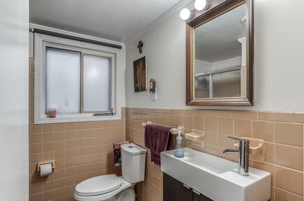 1643 Spruce Valley Dr, Decatur GA  30033-2503 exterior