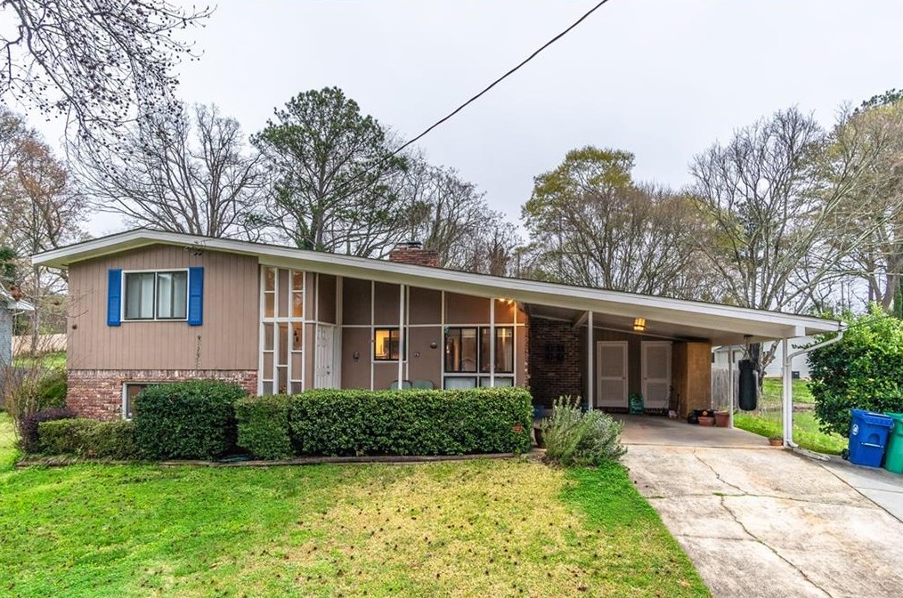 1643 Spruce Valley Dr, Decatur GA  30033-2503 exterior