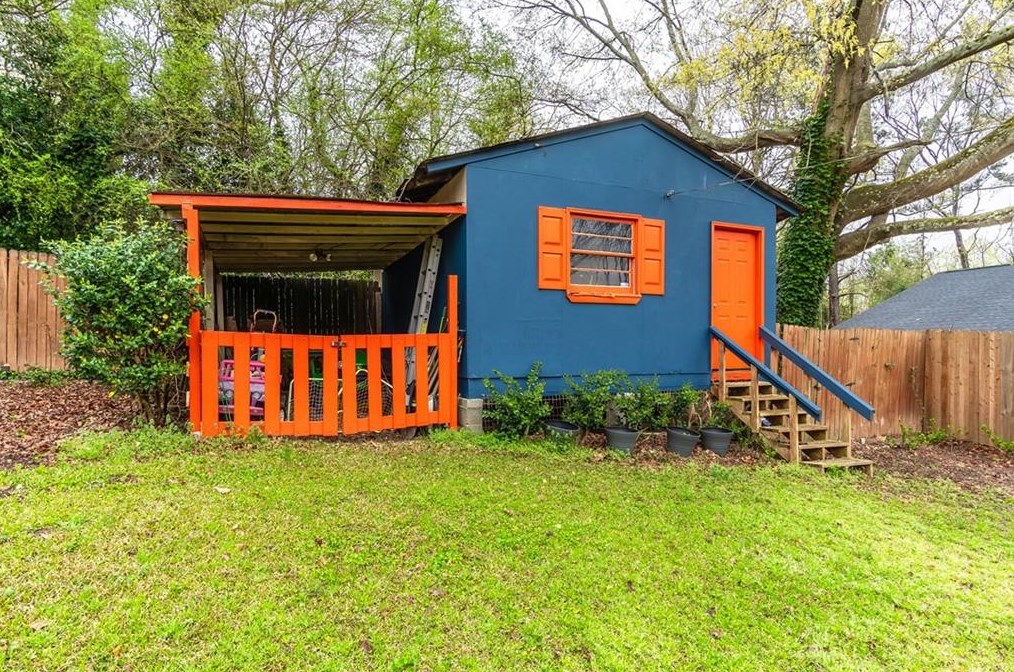 1643 Spruce Valley Dr, Decatur GA  30033-2503 exterior