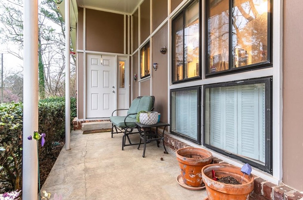 1643 Spruce Valley Dr, Decatur GA  30033-2503 exterior