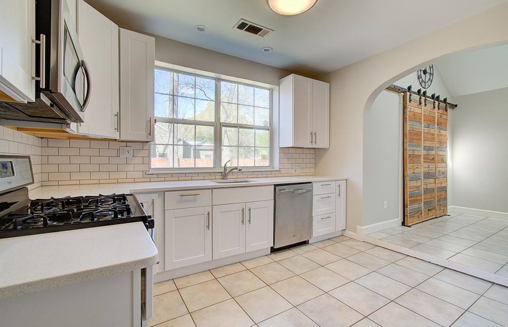 2848 Midway Rd, Decatur GA  30030-4635 exterior