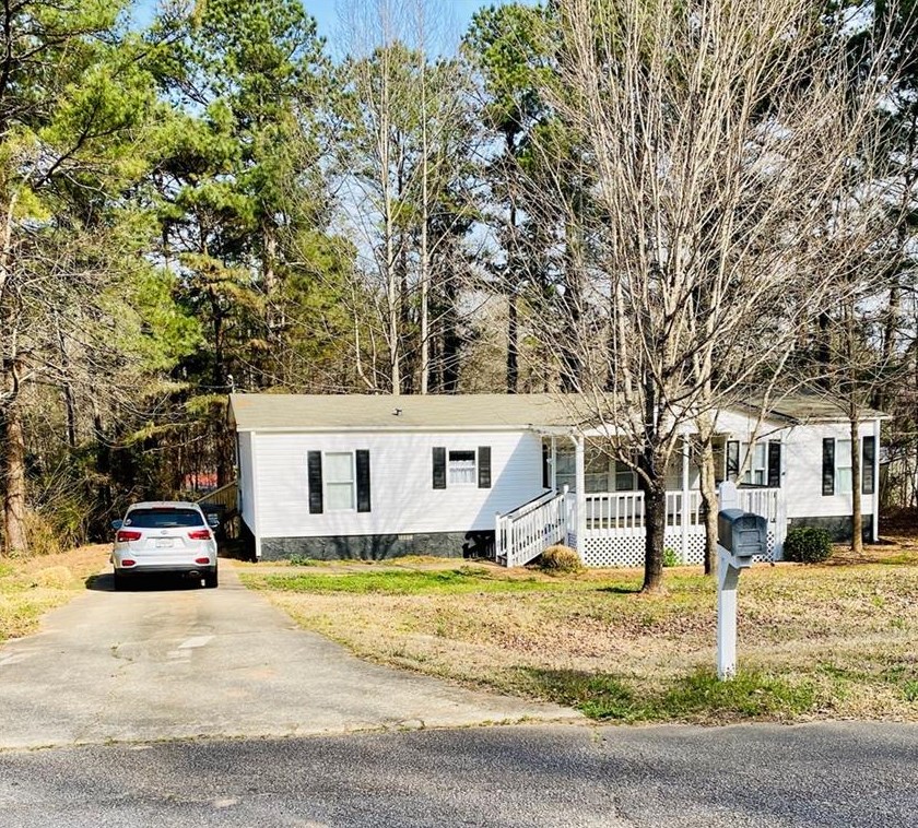 1209 Autumn Ave, Winder, GA 30680