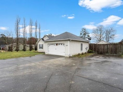 250 Blue Holly Dr, Calhoun, GA 30701-9123