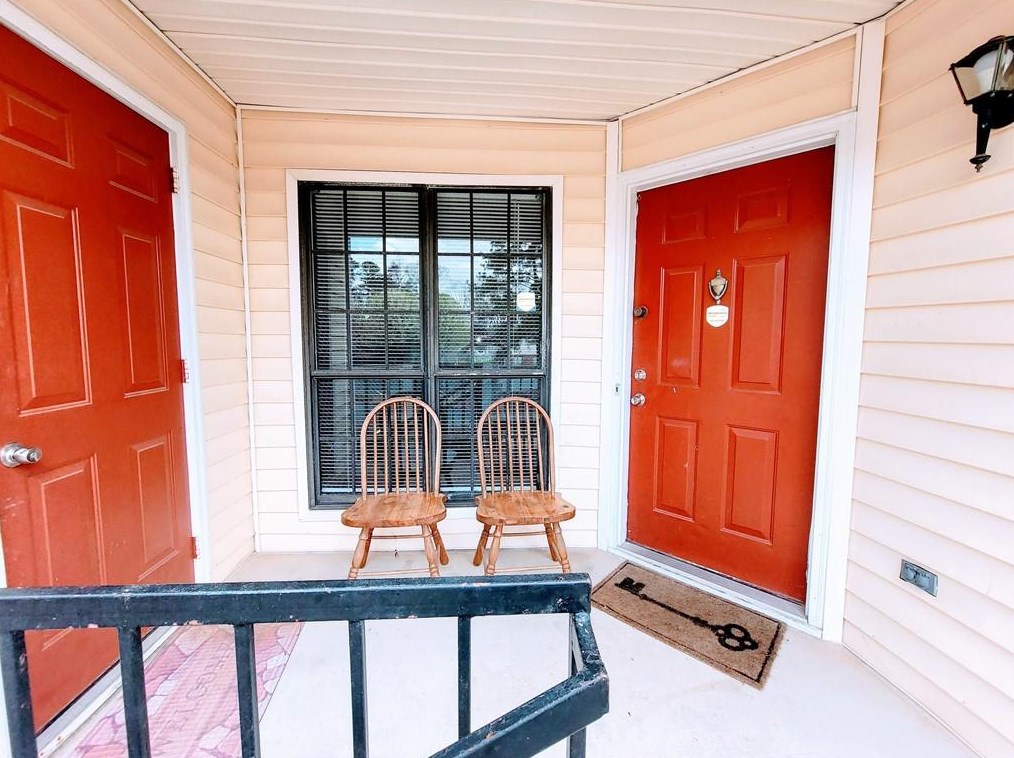 557 Windchase Ln, Stone Mountain, GA 30083