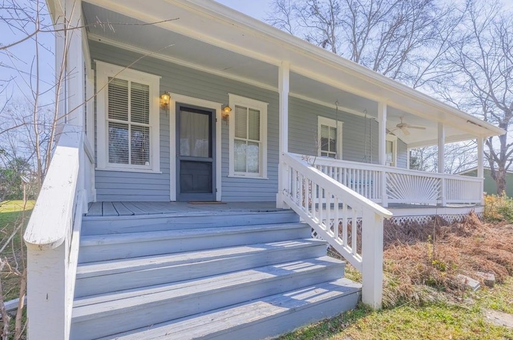 302 Sims St, Maysville, GA 30558-2005