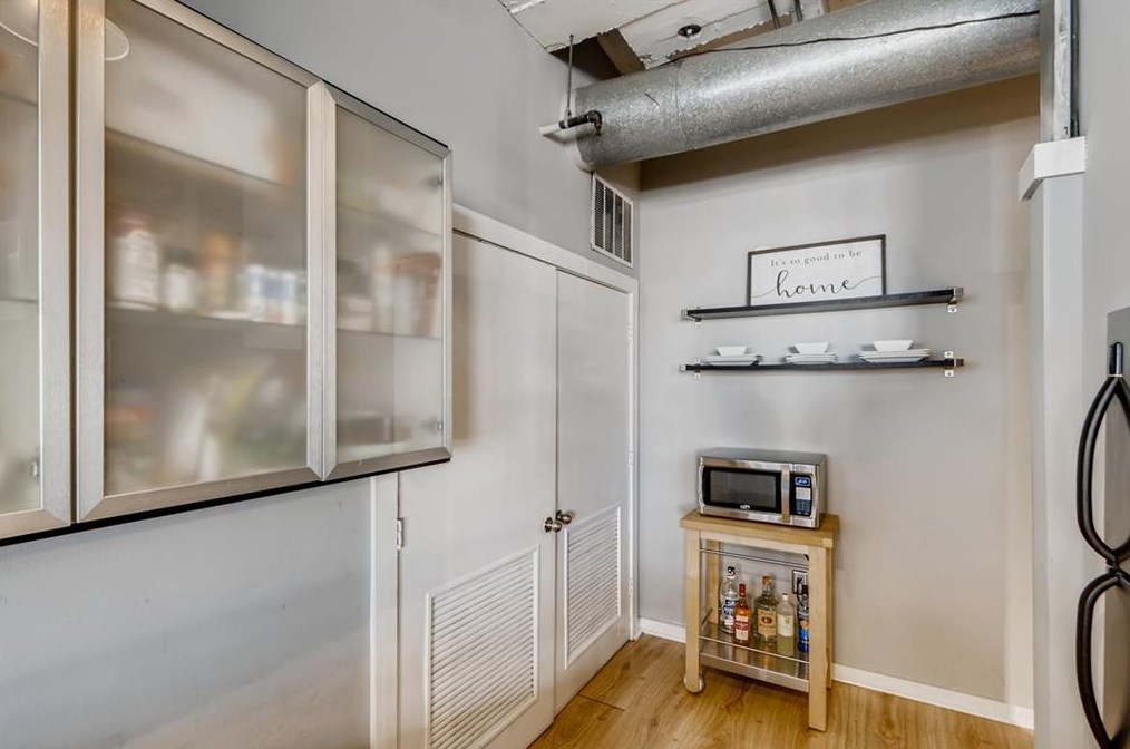 878 Peachtree St, Atlanta GA  30309-4419 exterior