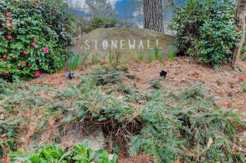 3721 Stonewall Cir, Atlanta GA  30339-3339 exterior