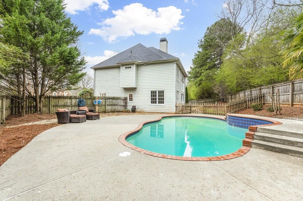 12595 Huntington Trce Ln, Alpharetta GA 30005-7504 exterior