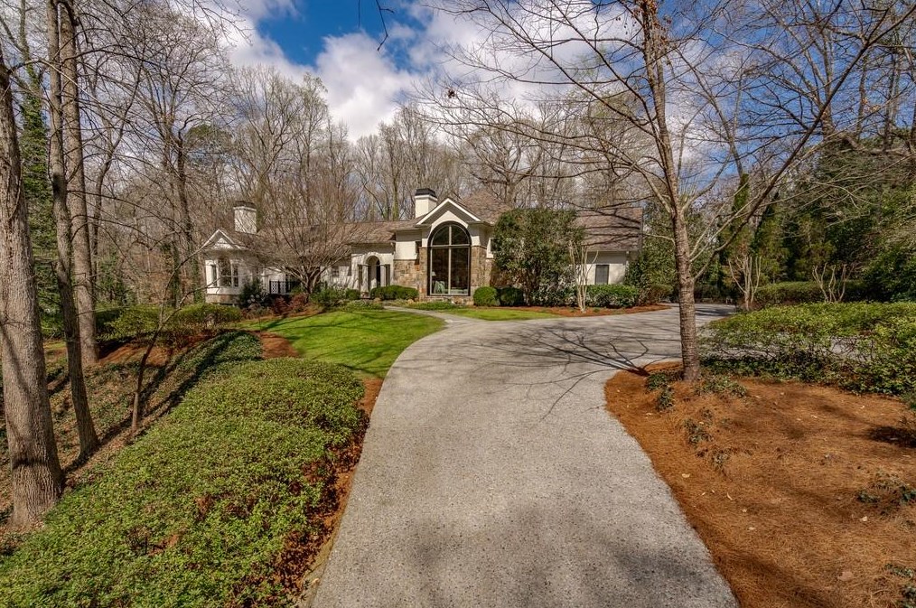 869 Somerset Dr, Atlanta, GA 30327-3732