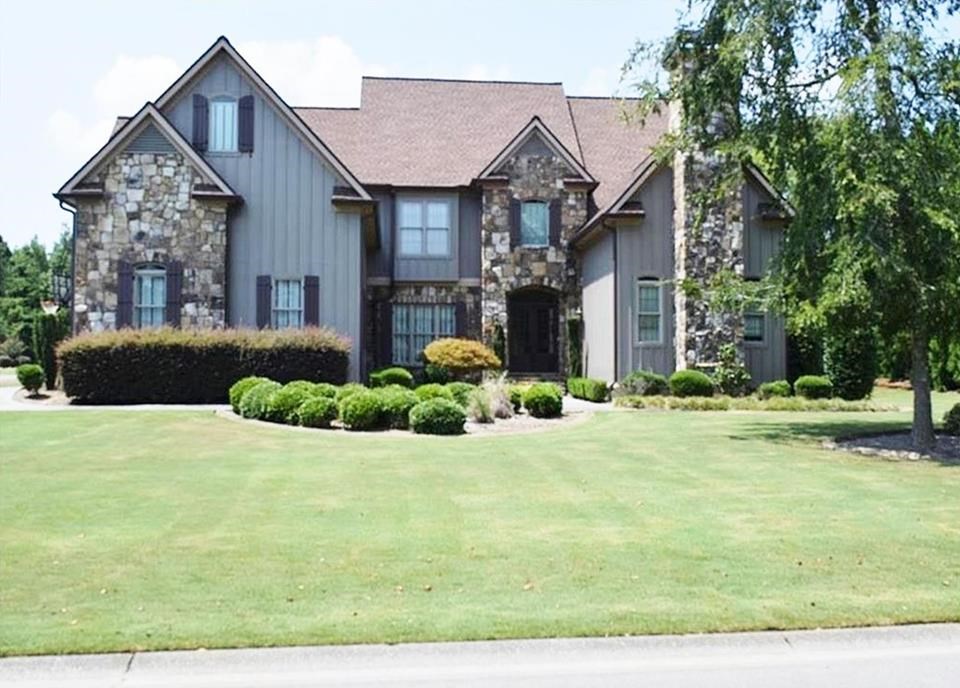 111 Timber Ridge Ln, Calhoun, GA 30701-9352