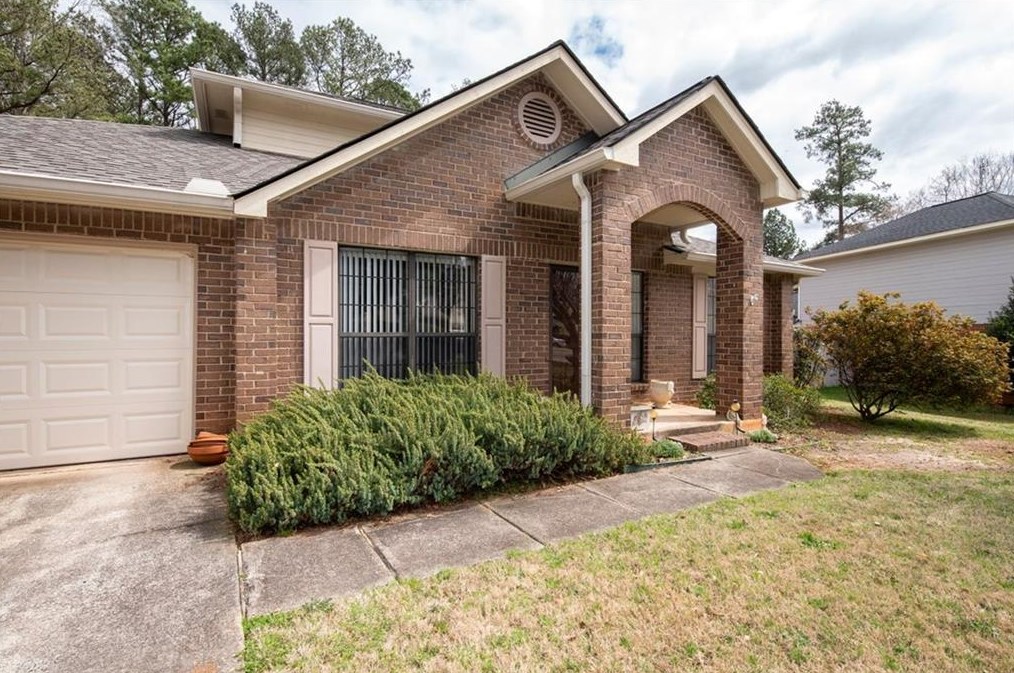 1980 Hunters Ridge Dr, Lawrenceville, GA 30044-5315