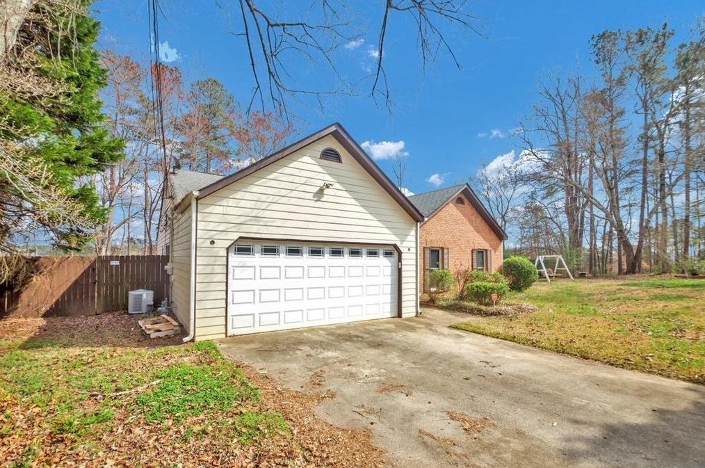 3908 Mill Glen Dr, Douglasville, GA 30135-2583