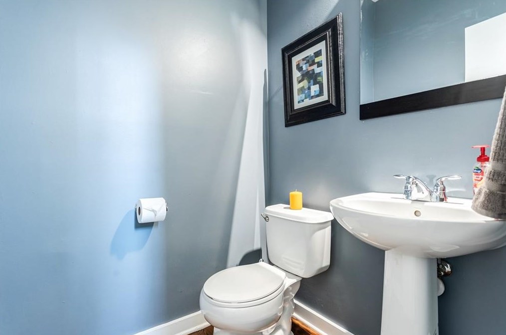 1260 Van Allen Mews, Atlanta GA 30318-4180 exterior