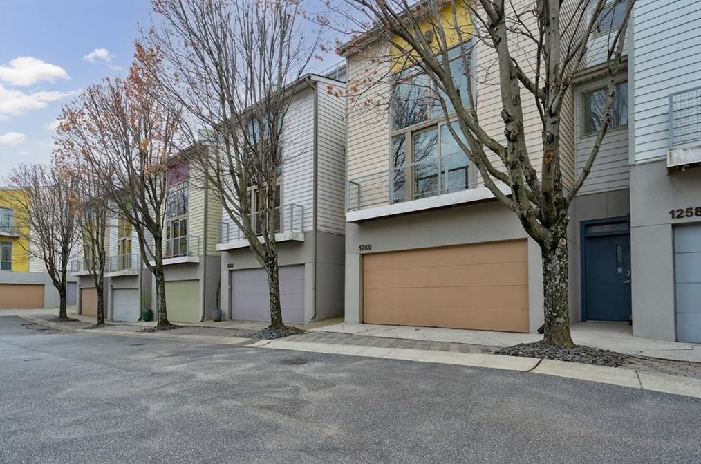 1260 Van Allen Mews, Atlanta GA 30318-4180 exterior