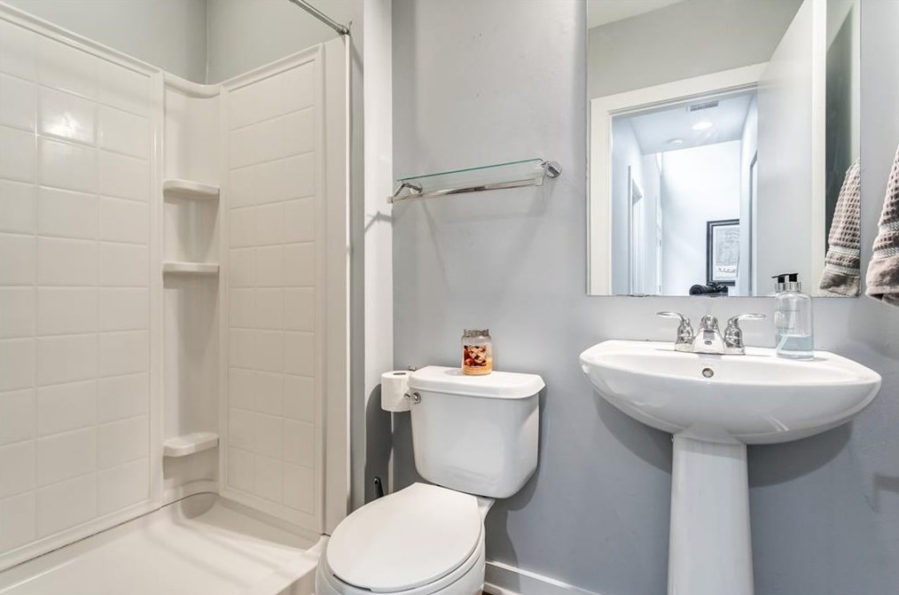 1260 Van Allen Mews, Atlanta GA 30318-4180 exterior