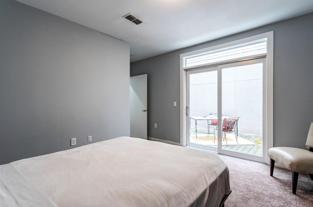 1260 Van Allen Mews, Atlanta GA 30318-4180 exterior