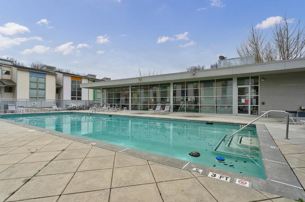 1260 Van Allen Mews, Atlanta GA 30318-4180 exterior