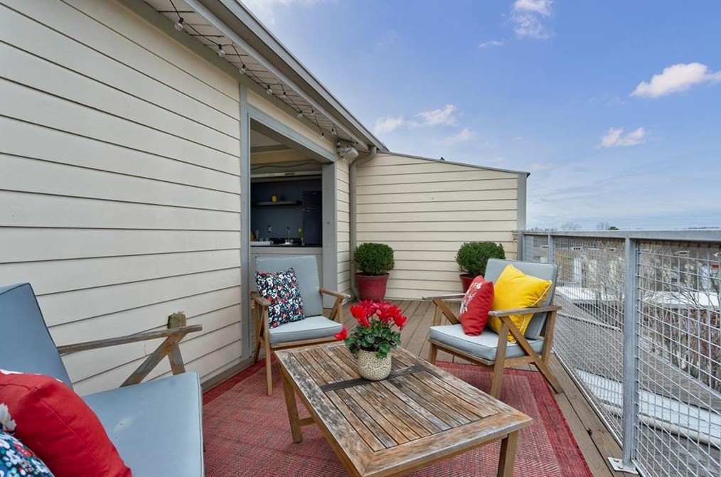 1260 Van Allen Mews, Atlanta GA 30318-4180 exterior