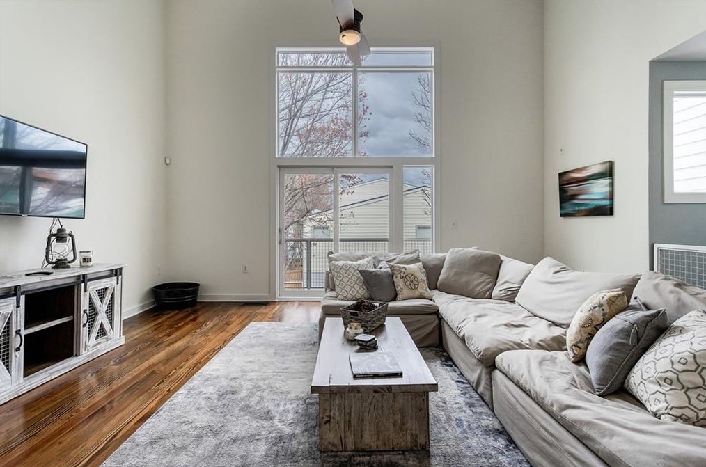 1260 Van Allen Mews, Atlanta GA 30318-4180 exterior