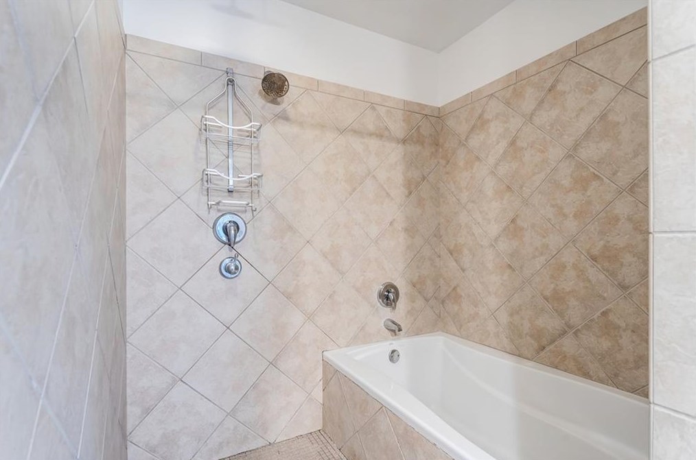 1260 Van Allen Mews, Atlanta GA 30318-4180 exterior