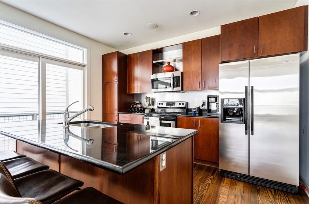 1260 Van Allen Mews, Atlanta GA 30318-4180 exterior