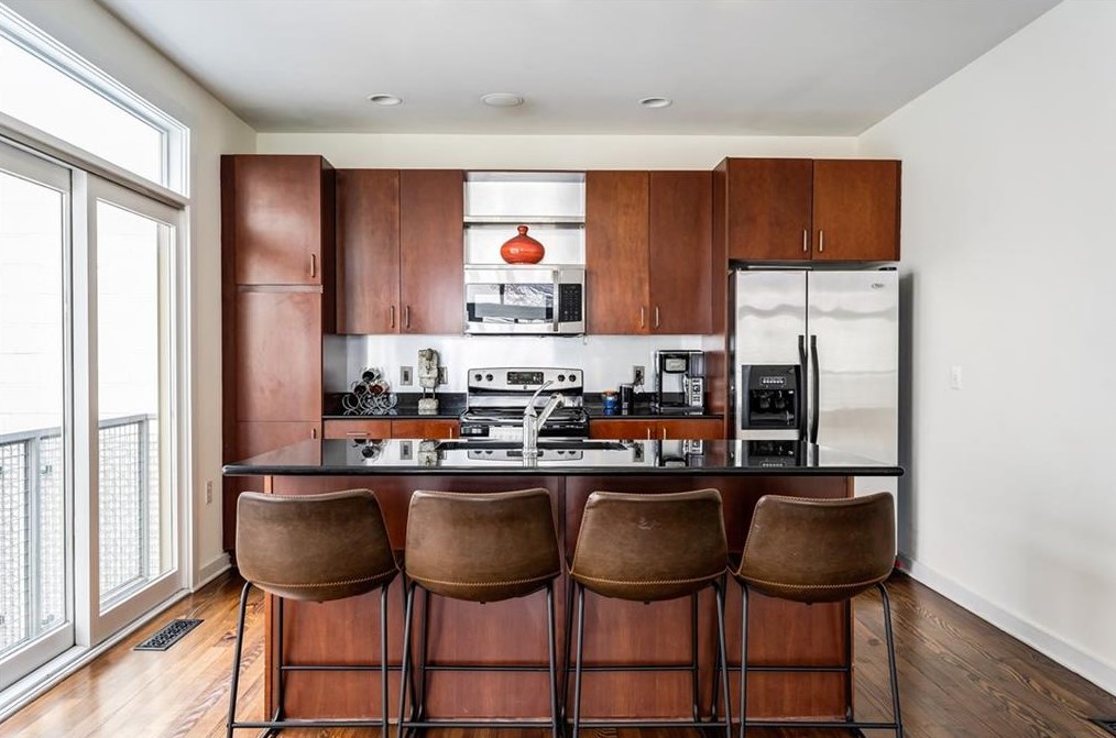 1260 Van Allen Mews, Atlanta GA 30318-4180 exterior