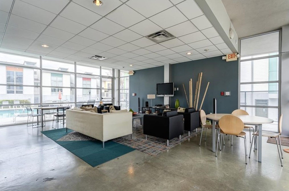 1260 Van Allen Mews, Atlanta GA 30318-4180 exterior