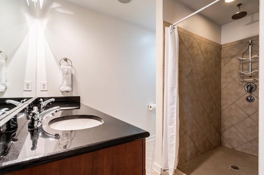 1260 Van Allen Mews, Atlanta GA 30318-4180 exterior