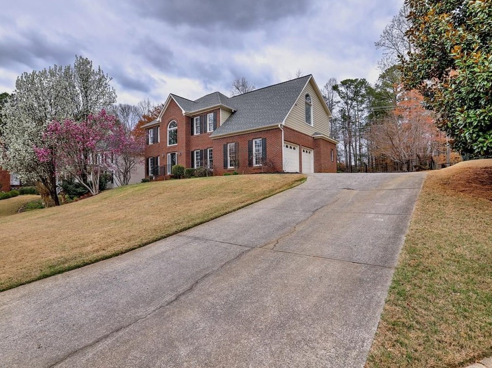 135 Chanson Ct, Roswell, GA 30075-7308