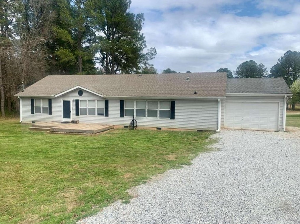 15 Chris Dr, Oxford, GA 30054
