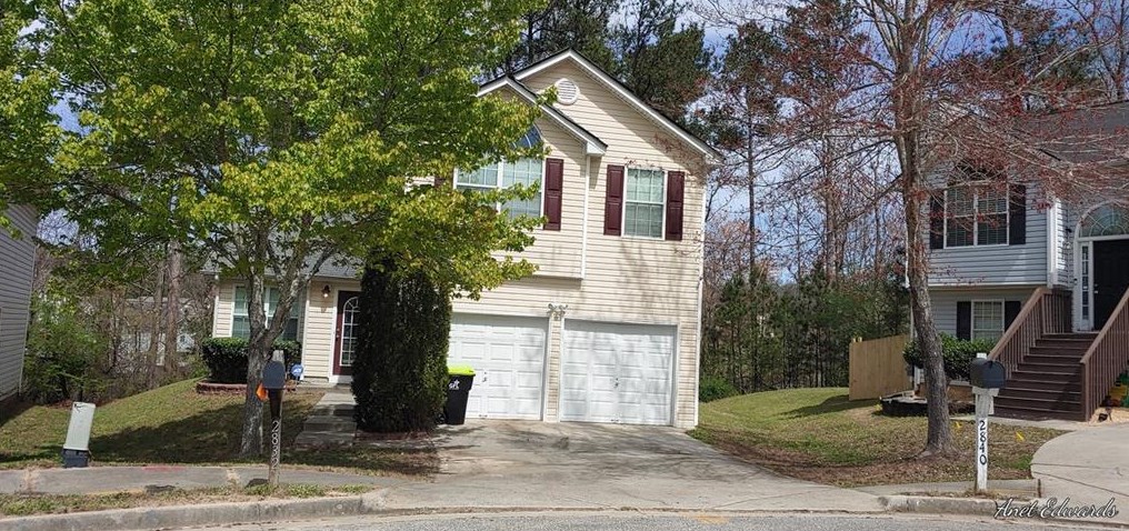 2832 Two Lake Cir, Atlanta, GA 30349-8206