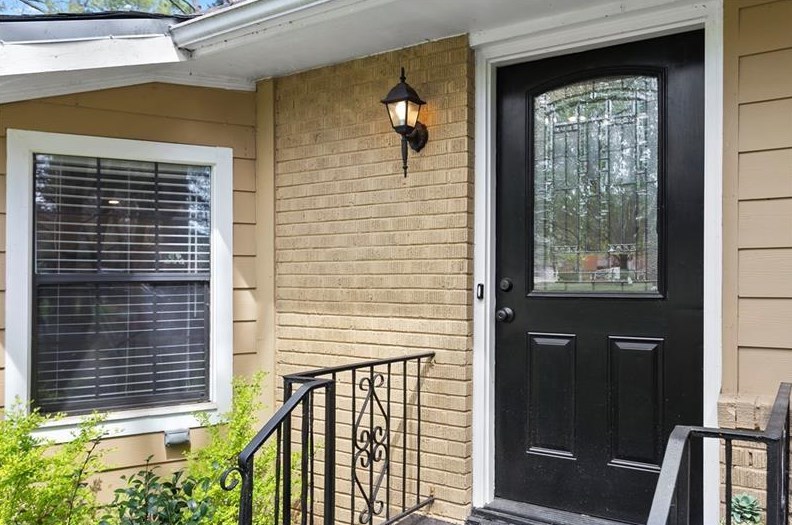 1191 Valley Brook Rd, Decatur, GA 30033-3801
