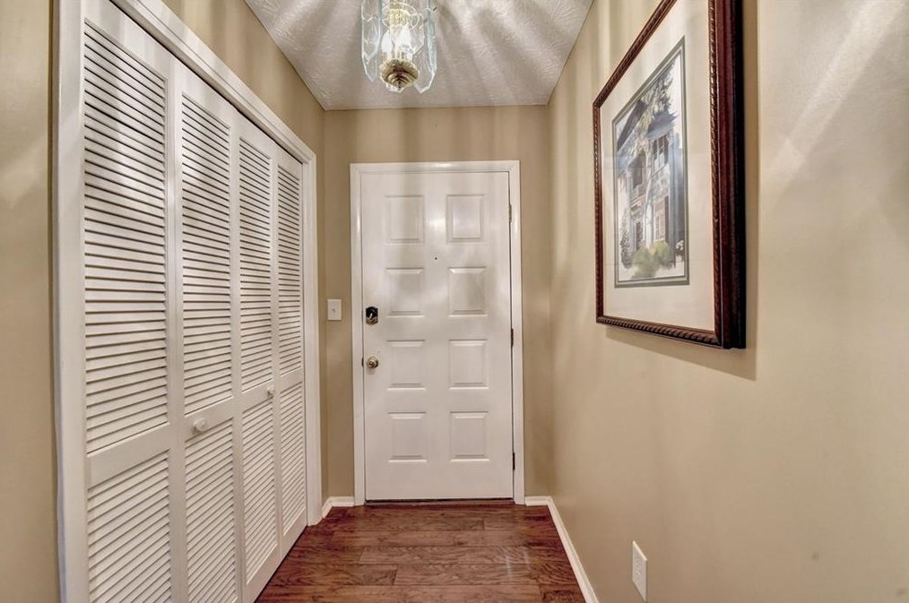 1103 Woodcliff Dr, Atlanta, GA 30350-3166