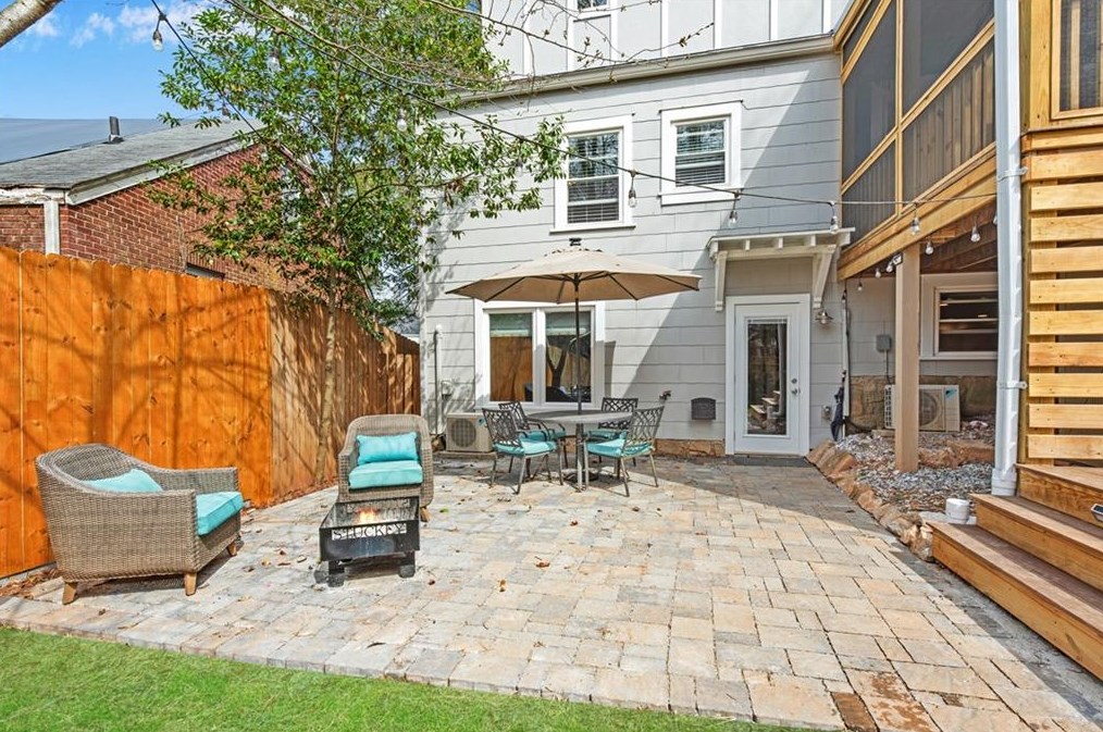 220 Woodlawn Ave, Decatur GA  30030-2311 exterior