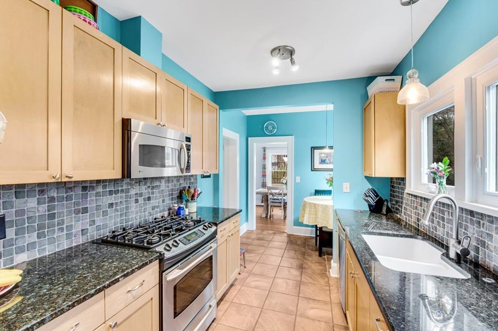 220 Woodlawn Ave, Decatur GA  30030-2311 exterior