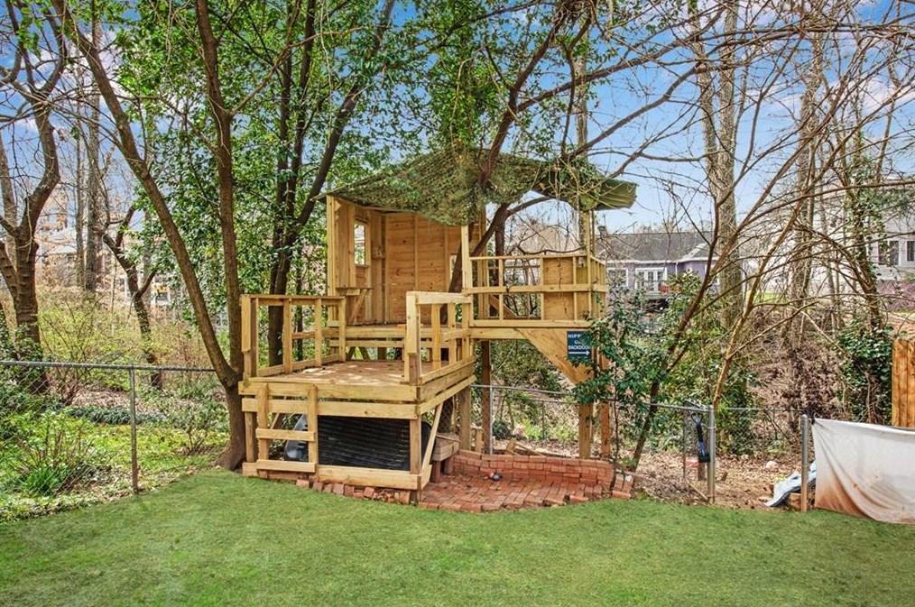 220 Woodlawn Ave, Decatur GA  30030-2311 exterior