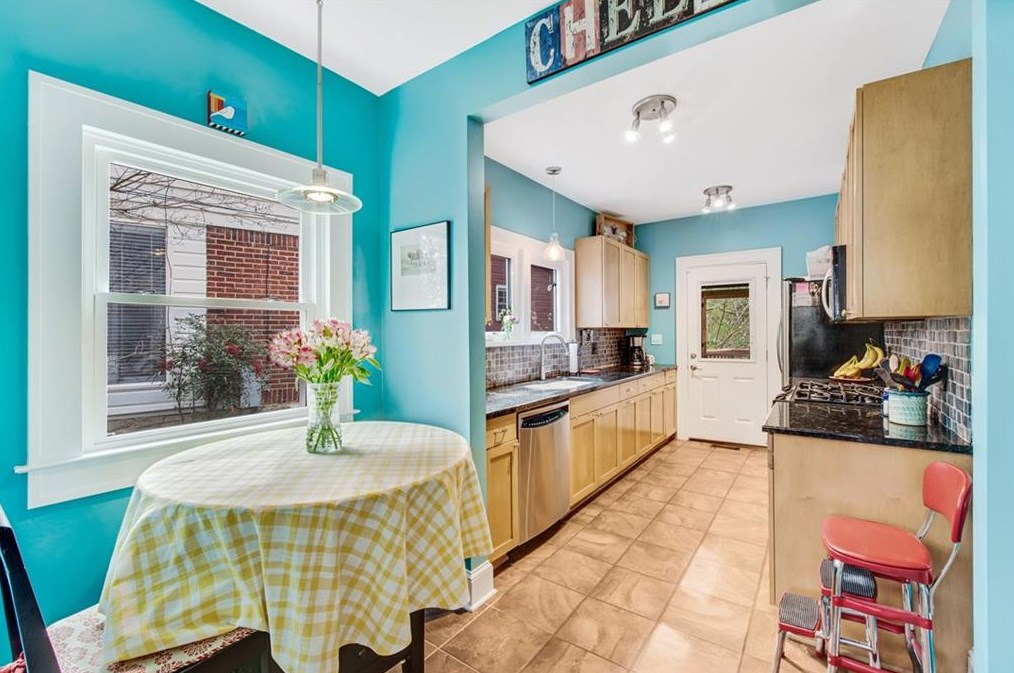 220 Woodlawn Ave, Decatur GA  30030-2311 exterior