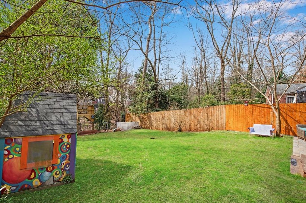 220 Woodlawn Ave, Decatur GA  30030-2311 exterior