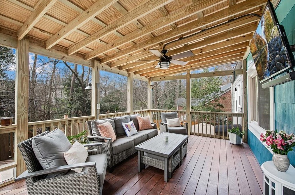 220 Woodlawn Ave, Decatur GA  30030-2311 exterior