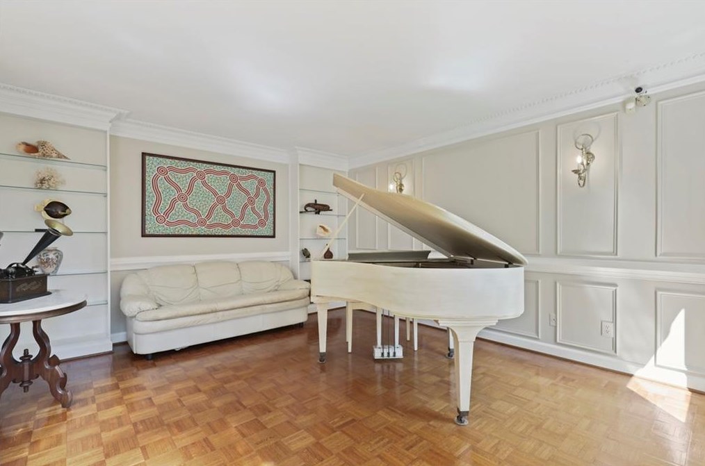 590 Valley Hall Dr, Atlanta GA  30350-4631 exterior