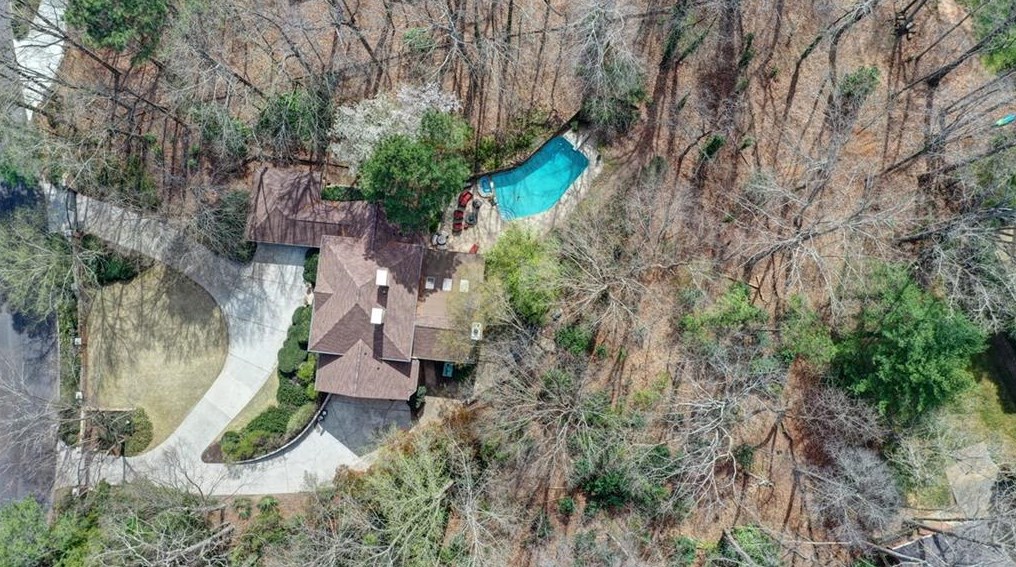 590 Valley Hall Dr, Atlanta GA  30350-4631 exterior