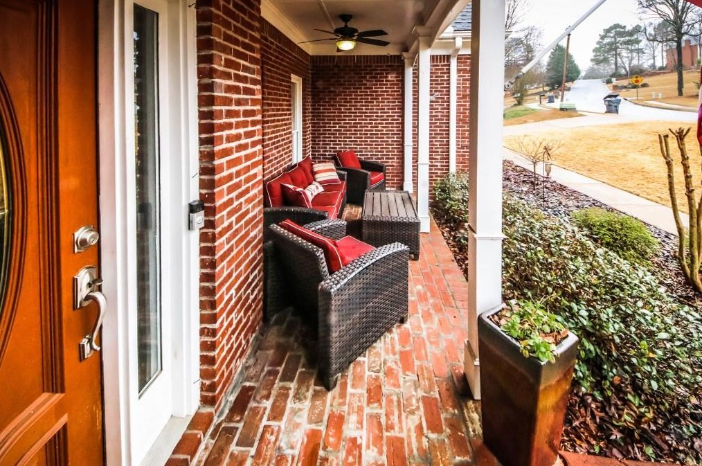 5049 Woodfall Dr, Lilburn, GA 30047