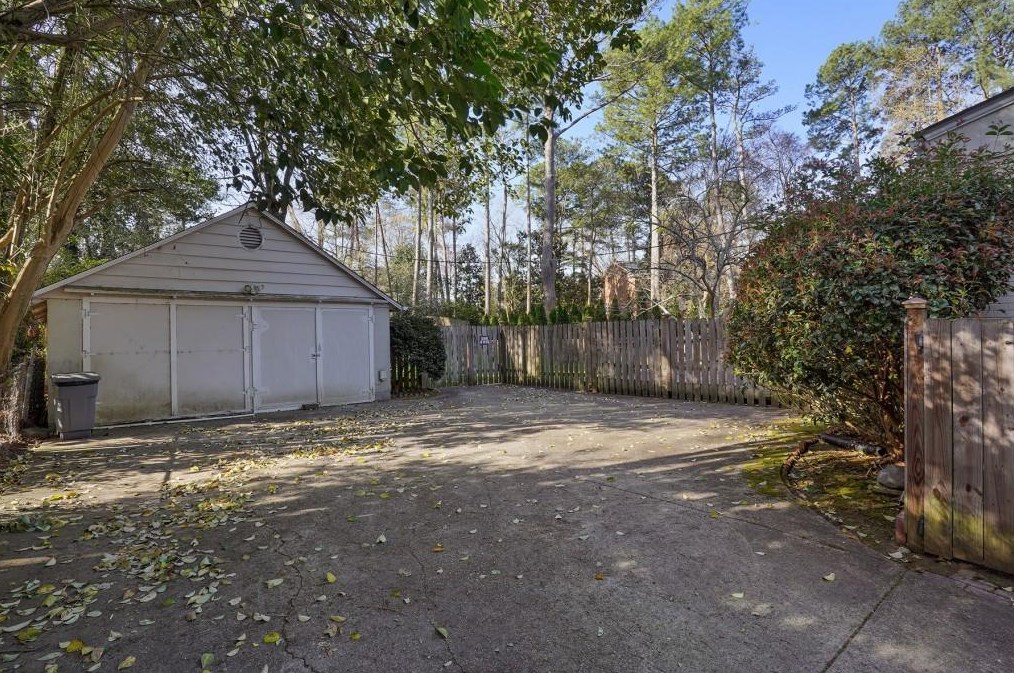 4528 Wieuca Rd, Atlanta GA  30342-3332 exterior