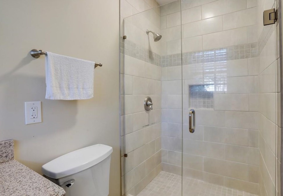 4528 Wieuca Rd, Atlanta GA  30342-3332 exterior